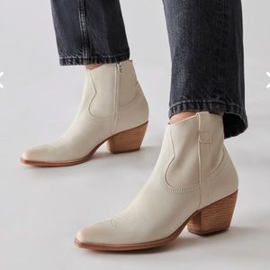 Dolce vita Silma booties ivory nubuck
